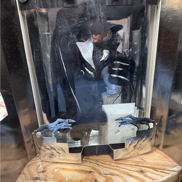 Barbie Cruella de Vil - Picture 2 of 2